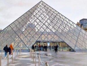 Dünyaca ünlü müzenin başına gelmeyen kalmadı