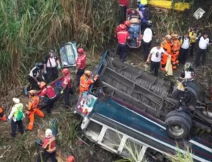 Guatemala’da devrilen yolcu otobüsündeki 15 kişi hayatını kaybetti