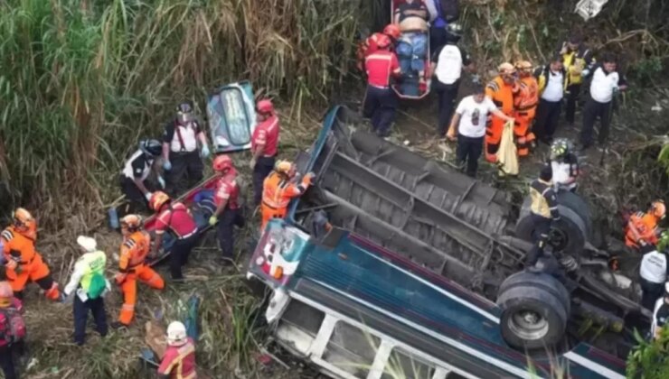 Guatemala’da devrilen yolcu otobüsündeki 15 kişi hayatını kaybetti