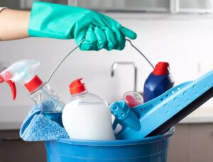 Herkesin evinde bulunan temizlik ürünü yasaklandı! Piyasadan toplatılıyor