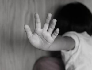 İlkokulda 8 öğrenciye cinsel istismarda bulunan öğretmene verilen ceza belli oldu