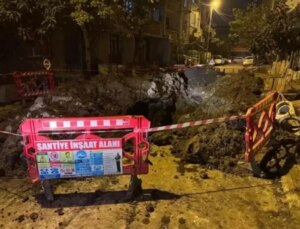 İstanbul’da yol çöktü! Bir işçi göçük altında kaldı