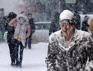 Lapa lapa kar geliyor! Bakanlık 22 ili sarı ve turuncu kodla uyardı