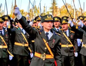 Mahkeme, teğmenlerin kılıçlı yemin töreni için son sözü söyledi