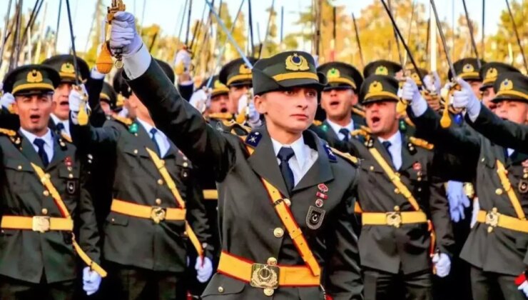 Mahkeme, teğmenlerin kılıçlı yemin töreni için son sözü söyledi