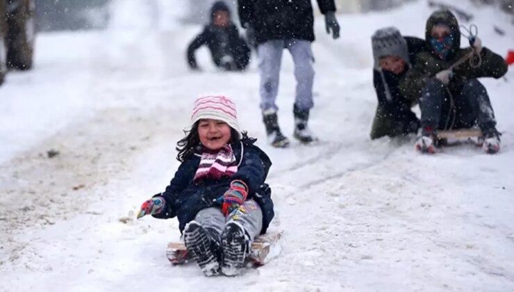 Mevsimin ilk kar tatili haberleri geldi! 7 ilde eğitime ara