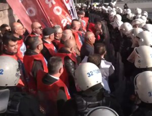 Polis ekipleri, TBMM önünde eylem yapmak isteyen grubu ablukaya aldı