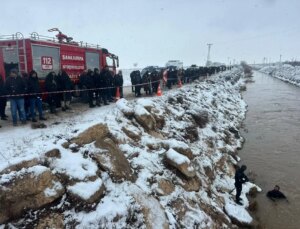 Şanlıurfa’da okul yolunda facia! Otomobil kanala devrildi, 4 kişi kayıp