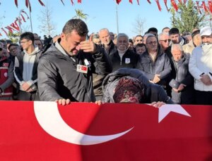 Şehidin kardeşinden yürek yakan sözler: Bizi orada bekle ağabey