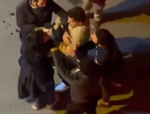 Taksici ile kadınların kavgası kamerada