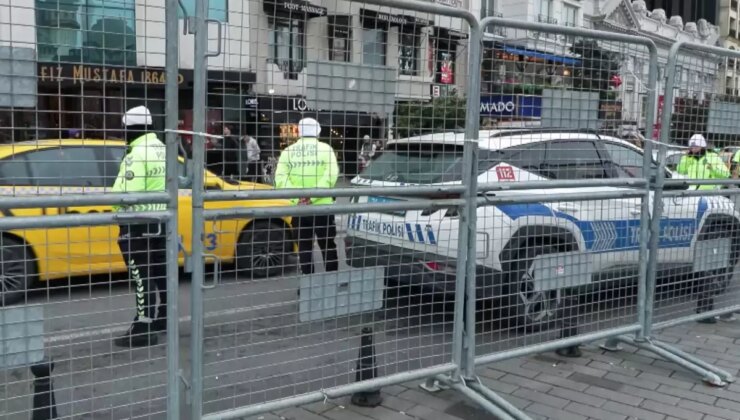 Taksim’de yılbaşı hazırlıkları! Demir bariyerler getirildi, yollar kapatıldı