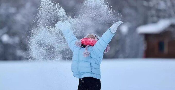 Açıklamalar peş peşe geldi! Birçok kentte yarın okullar tatil edildi