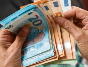 Bulgaristan bugün euroya geçti, gözler direnen diğer ülkelere çevrildi