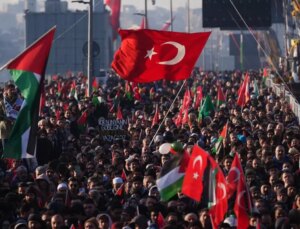 Yeni yılın ilk günü 7’den 70’e Türkiye Gazze için ayakta! On binler Galata Köprüsü’ne yürüyor